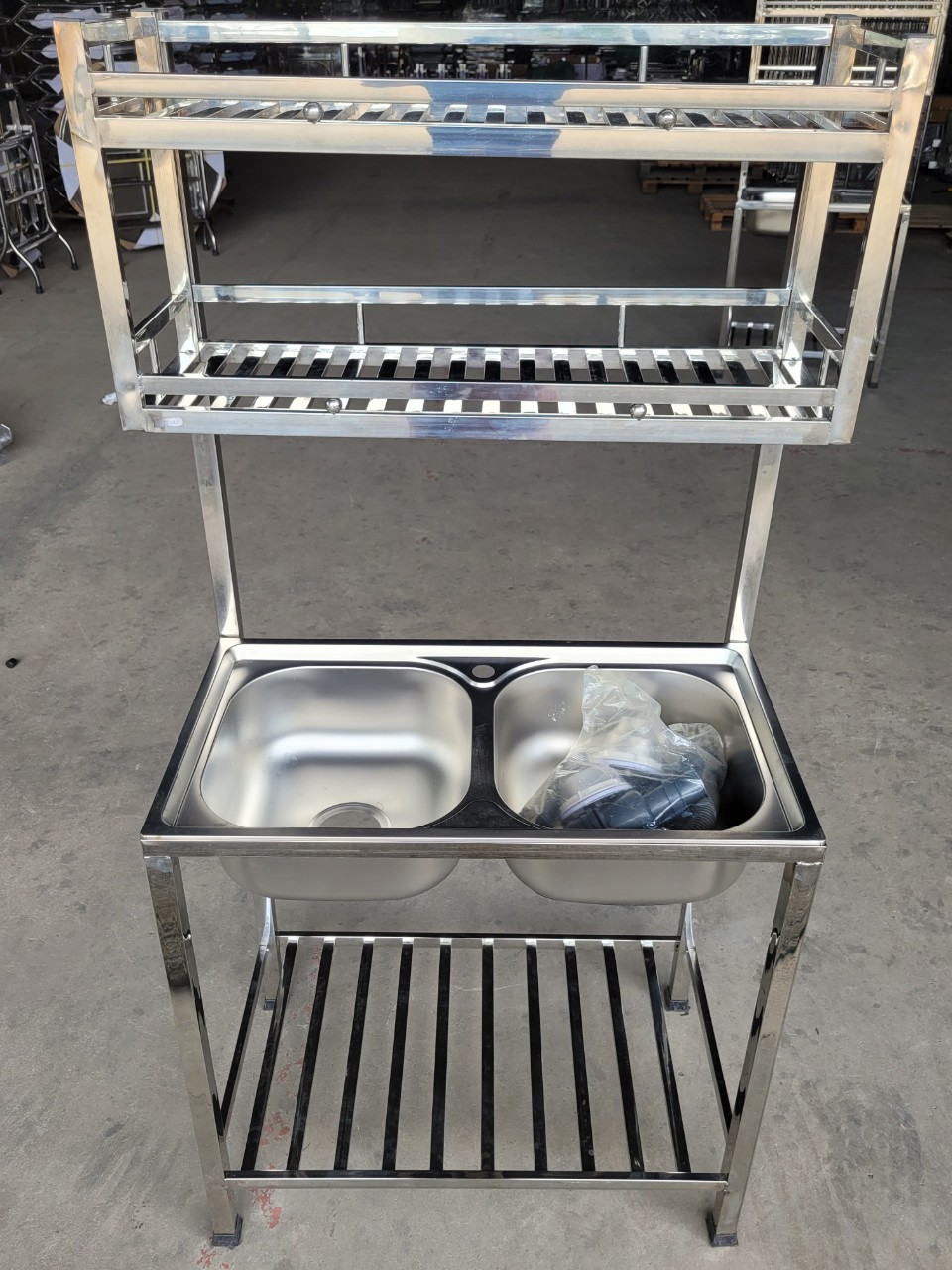 Chậu rửa công nghiệp có kệ đựng