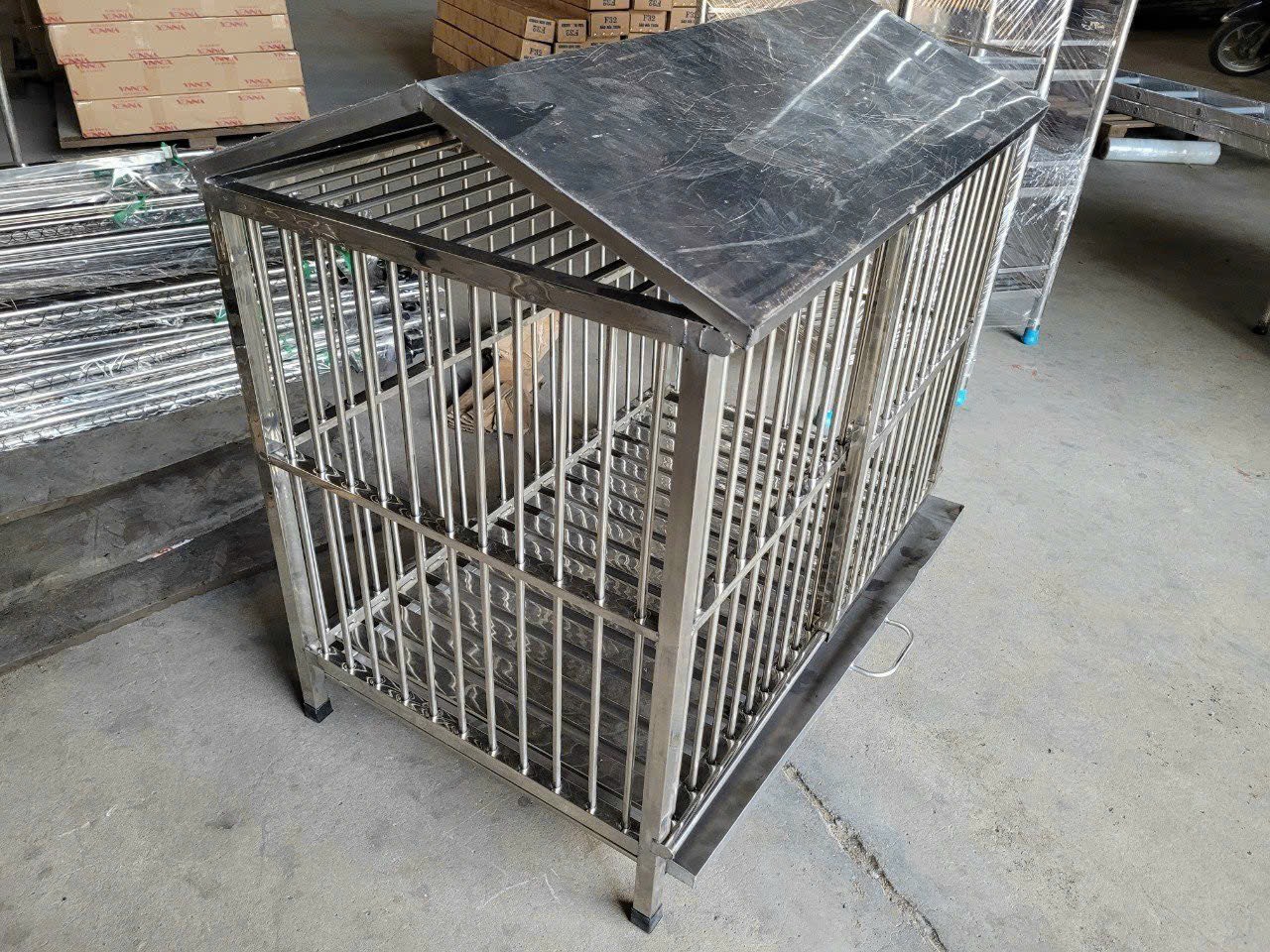 Chuồng chó inox có mái che tam giác