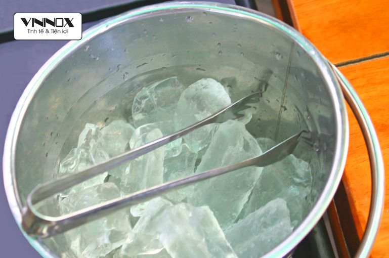 Giữ đá lâu tan bằng thùng inox