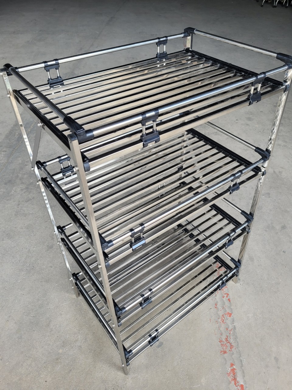 Kệ bếp inox cho quán ăn
