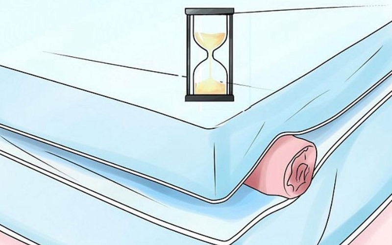 Làm phẳng quần áo bằng tấm đệm